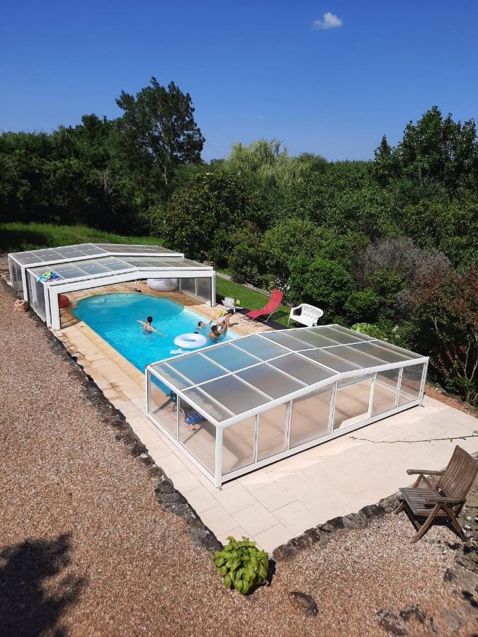 Gite La Pironniere - Piscine, Nature, Au Bord De La Riviere Montreuil-sur-Maine Exterior foto